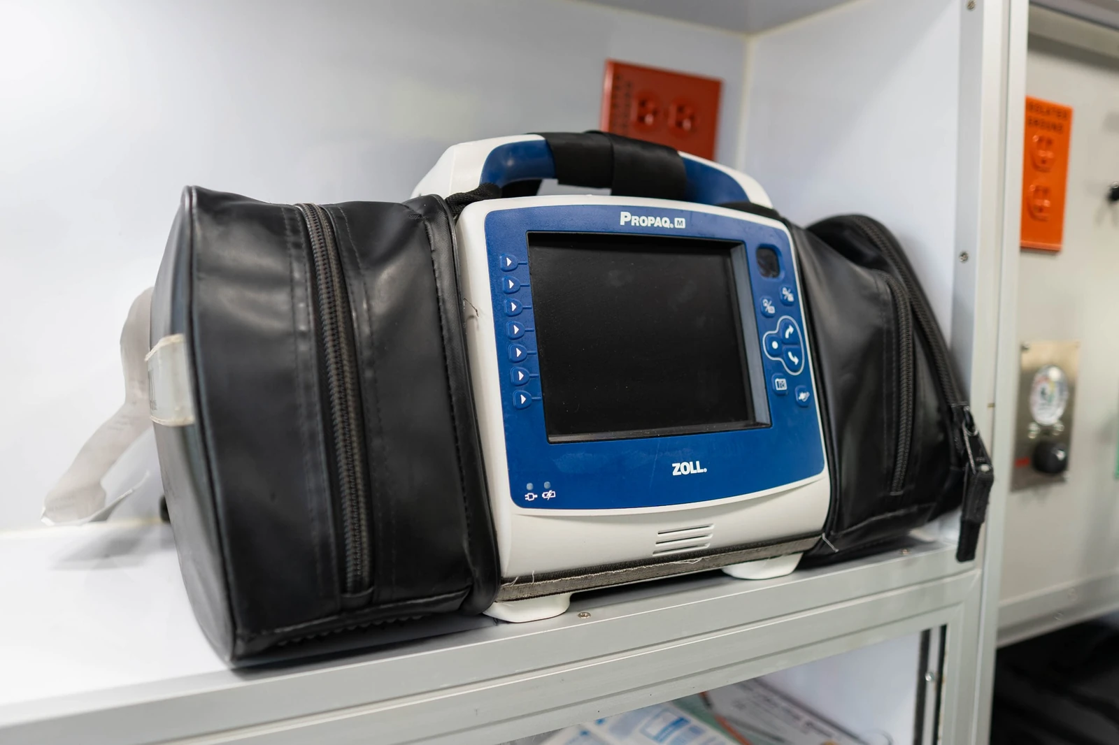 Monitor desfibrilador utilizado en las unidades de alertia724